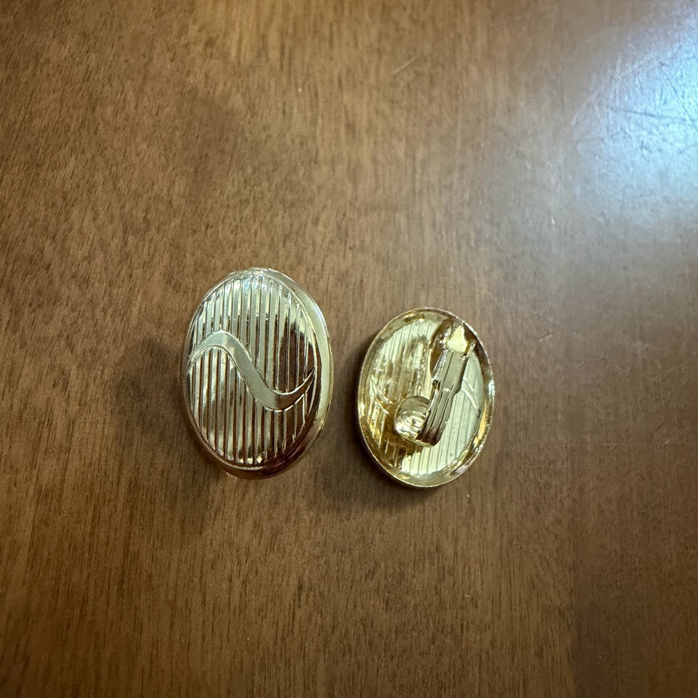 Gold Oval Vintage Clip on earrings